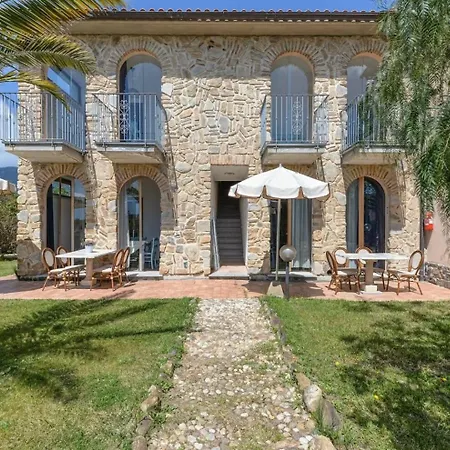 Dolores Castle Apartment *